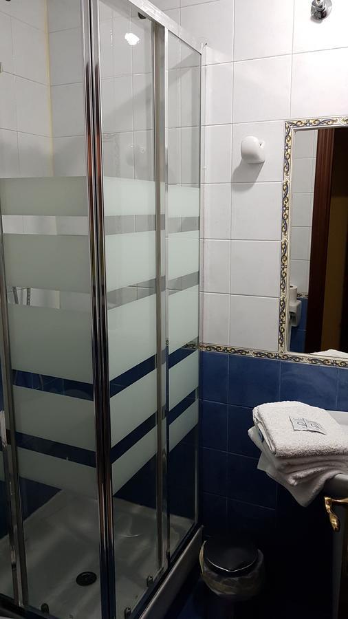 Hostal Foncalada Oviedo Eksteriør bilde